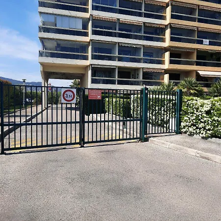 Beachfront Sea View Boulevard Du Midi Канны