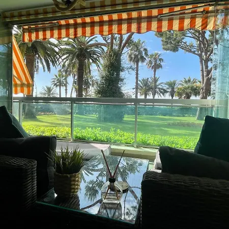 4-star Beachfront Appartment- Sea View Lägenhet Cannes